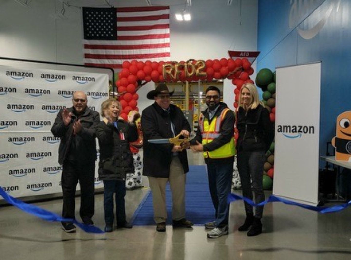 From Left to Right: Trustee Vito Benigno, Trustee Ronda Goldman, Village President Tim Hoeft, Amazon Receive Center General Manager Taseen Mohammed, and Executive Director for the Huntley Area Chamber of Commerce Nancy Binger